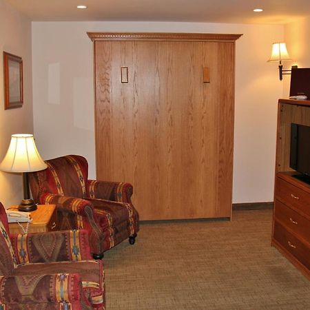 Homestead Inn And Suites Hardin Bagian luar foto