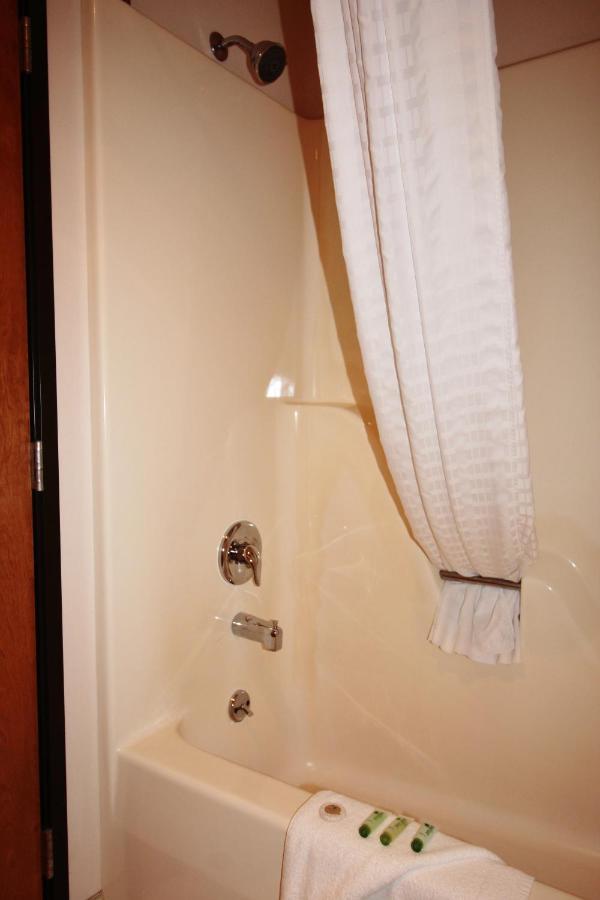 Homestead Inn And Suites Hardin Bagian luar foto