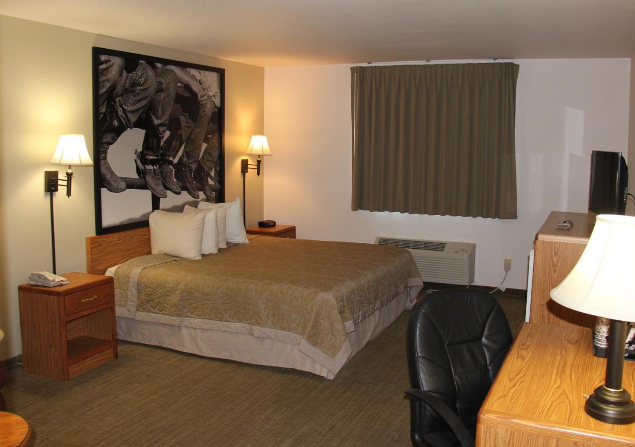 Homestead Inn And Suites Hardin Bagian luar foto