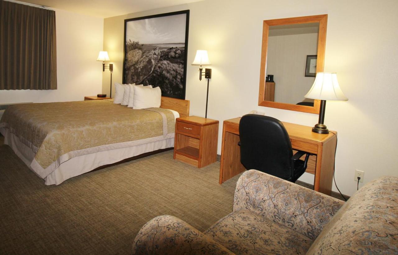 Homestead Inn And Suites Hardin Bagian luar foto