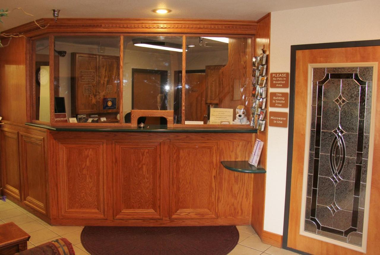 Homestead Inn And Suites Hardin Bagian luar foto