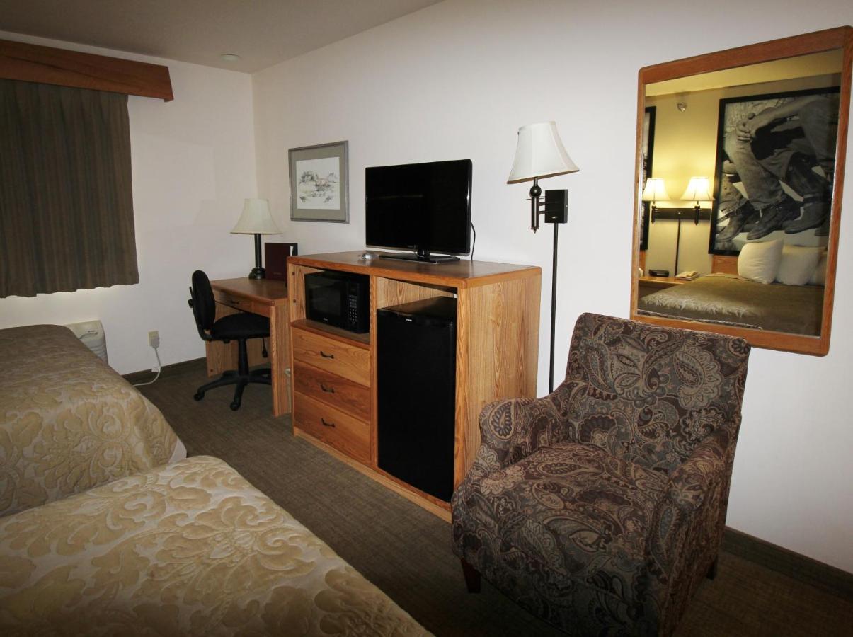 Homestead Inn And Suites Hardin Bagian luar foto