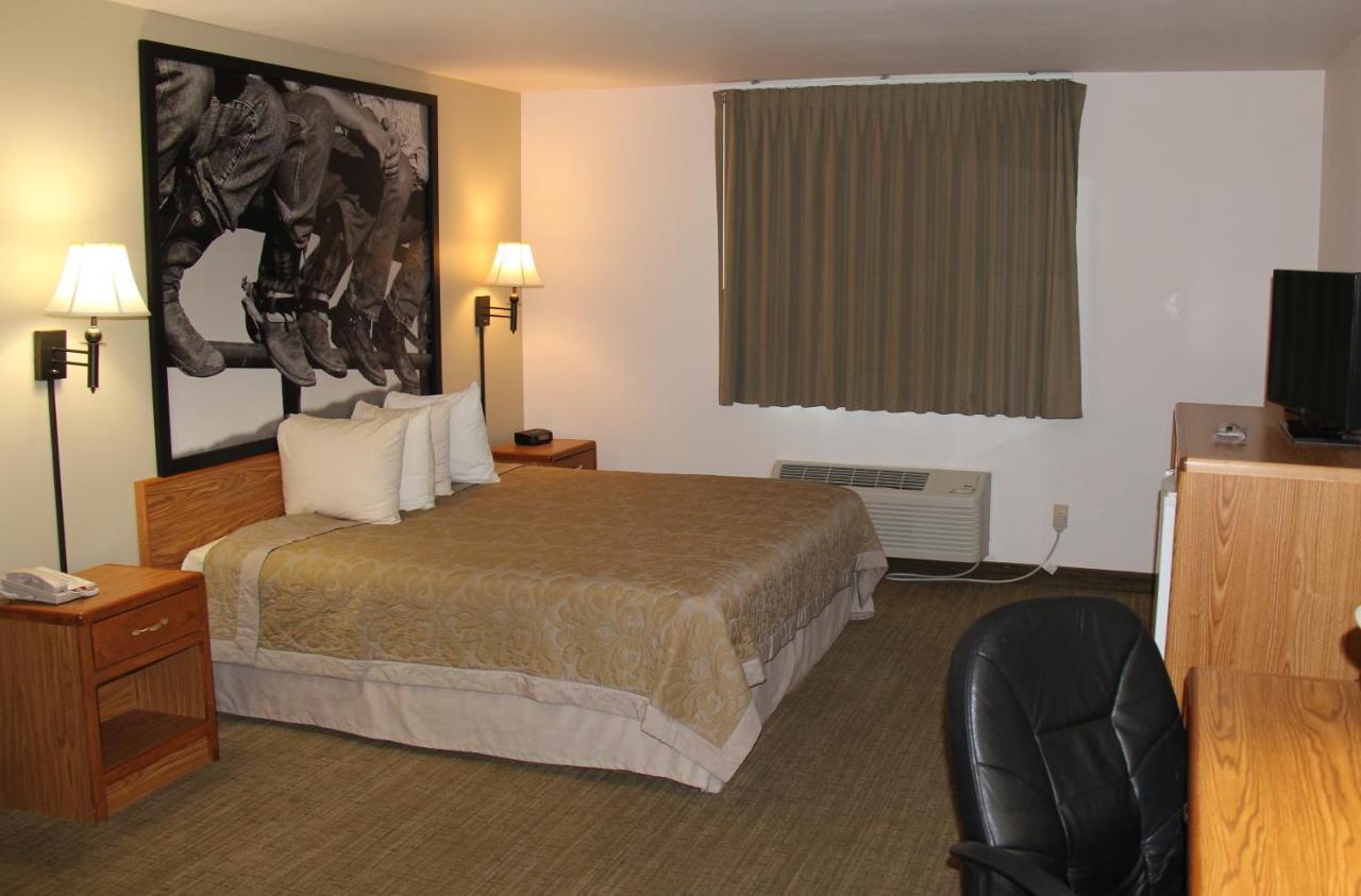 Homestead Inn And Suites Hardin Bagian luar foto
