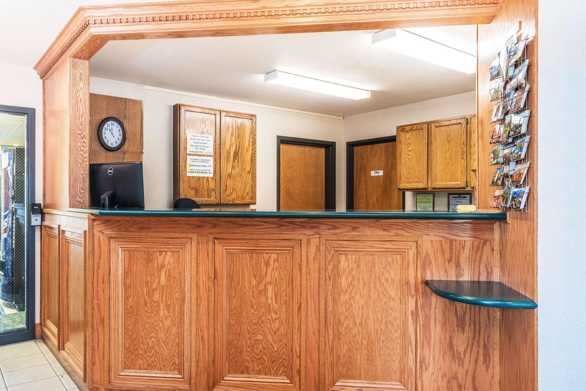 Homestead Inn And Suites Hardin Bagian luar foto