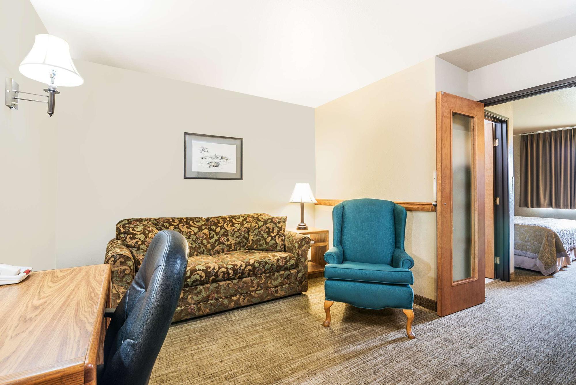 Homestead Inn And Suites Hardin Bagian luar foto