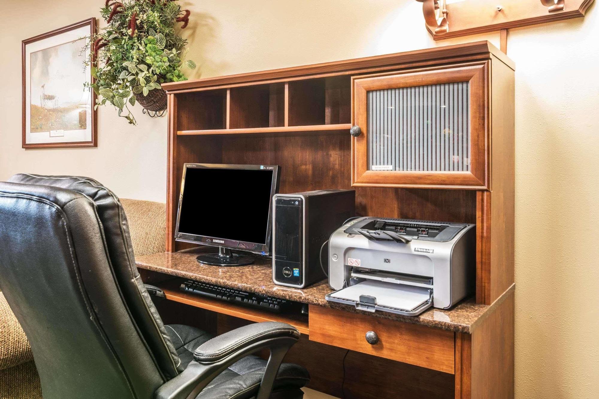 Homestead Inn And Suites Hardin Bagian luar foto