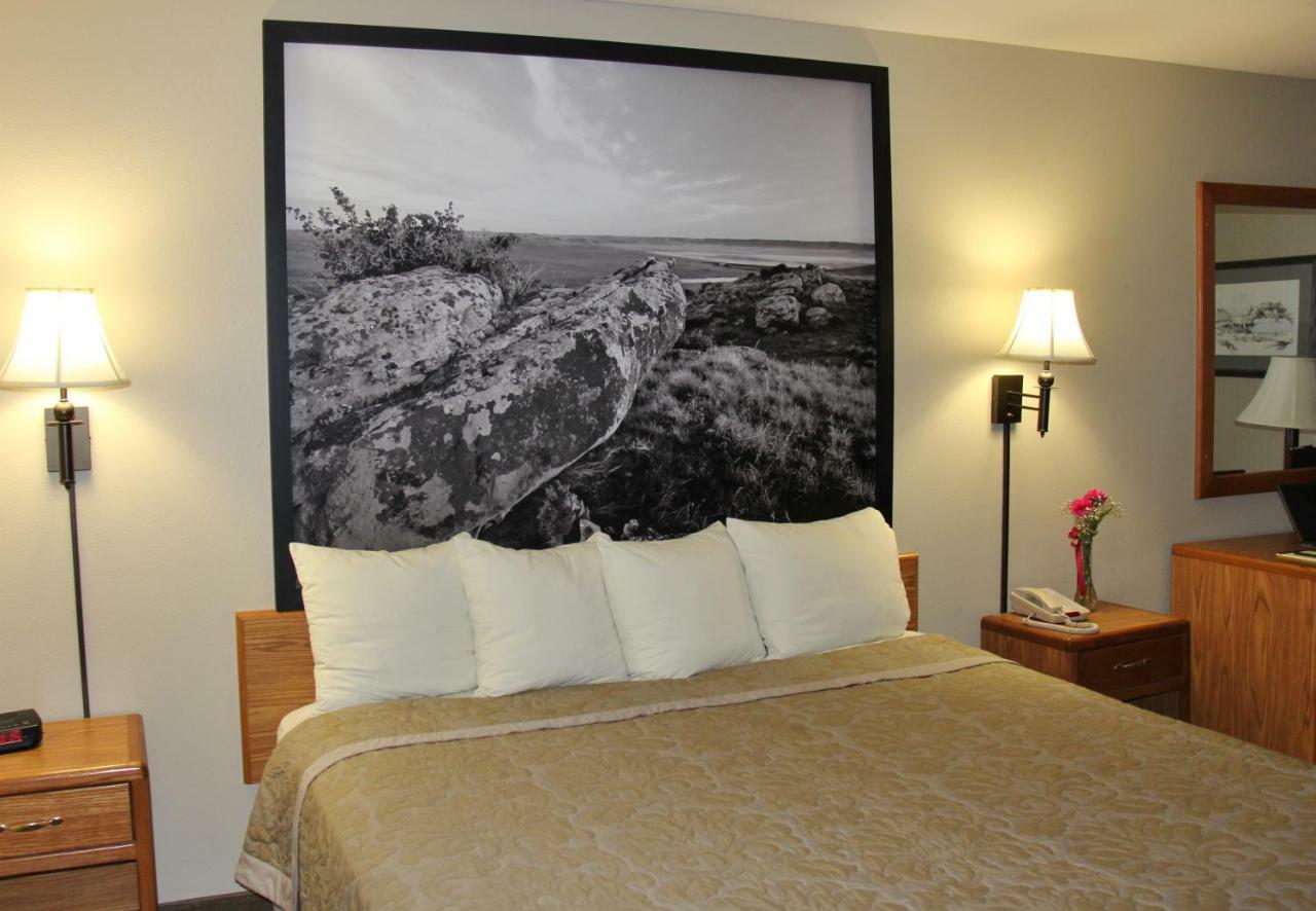 Homestead Inn And Suites Hardin Bagian luar foto