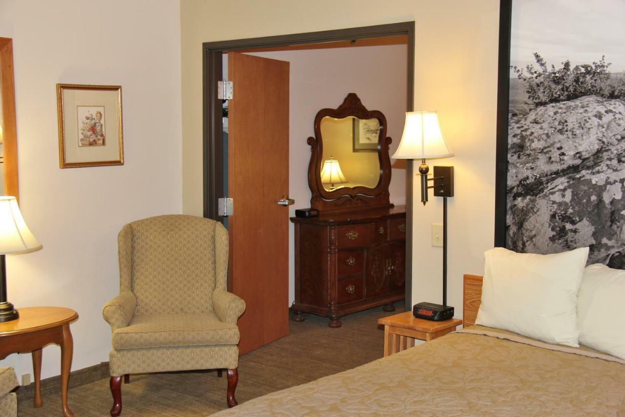 Homestead Inn And Suites Hardin Bagian luar foto