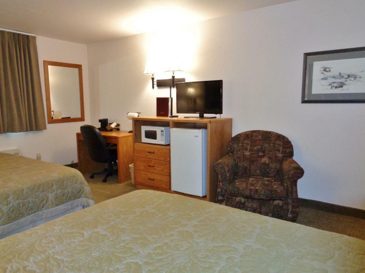 Homestead Inn And Suites Hardin Bagian luar foto