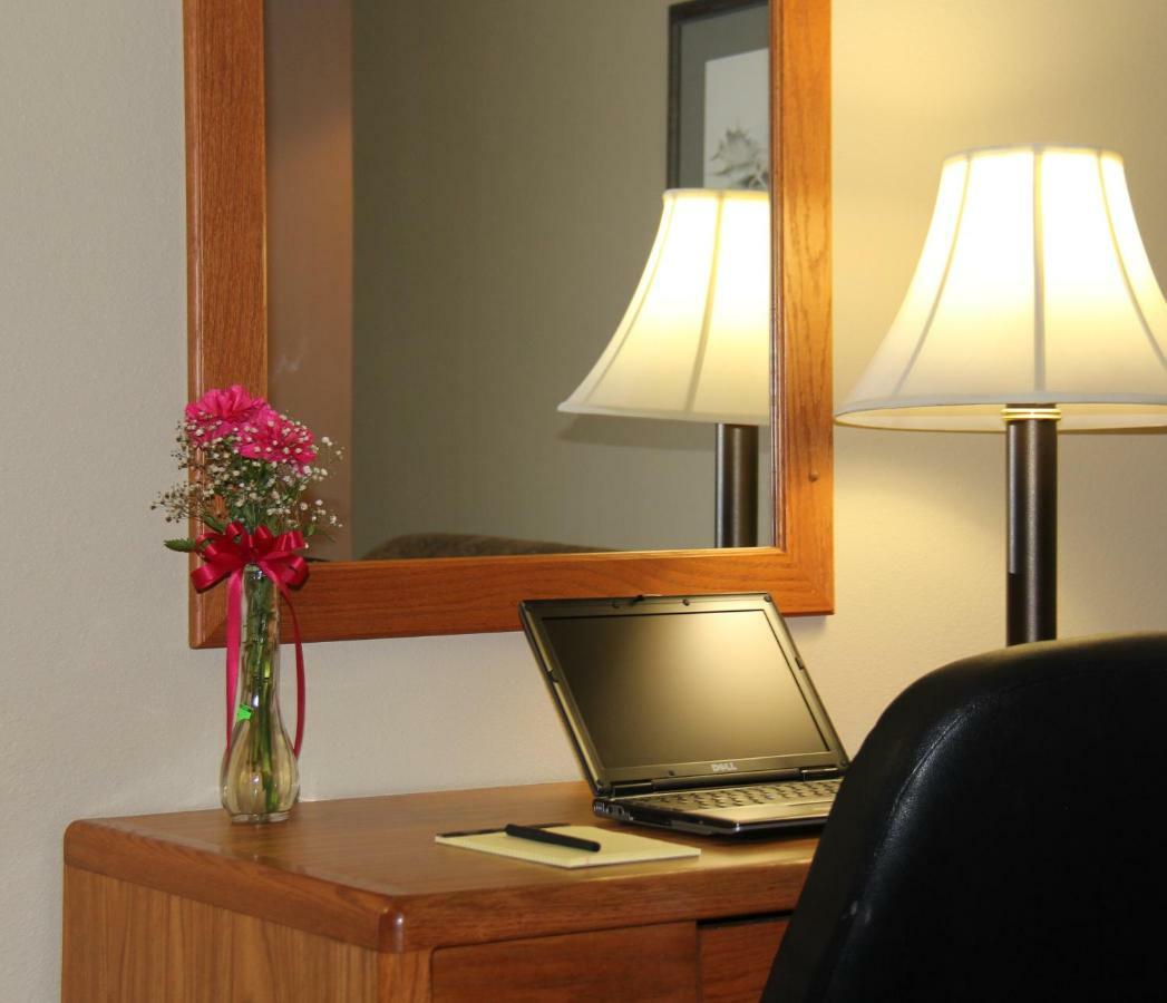 Homestead Inn And Suites Hardin Bagian luar foto