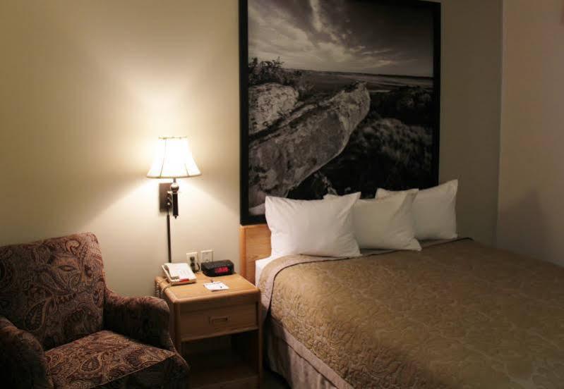 Homestead Inn And Suites Hardin Bagian luar foto