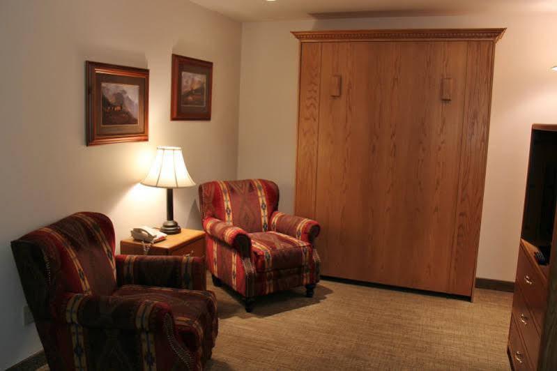 Homestead Inn And Suites Hardin Bagian luar foto